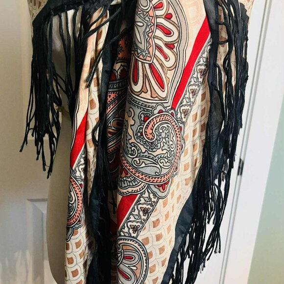 Vintage Bohemian Fringe Shawl — Paisley & Geometric Fusion (130 × 130 cm) - Picture 13 of 16